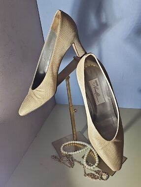 Amalfi Beige/Textured Pointed-Toe Pumps